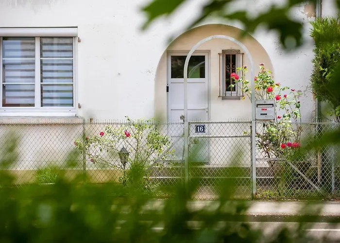 Le coquet chez Maguy Maison de ville chaleureuse avec jardin et parking gratuit à coté